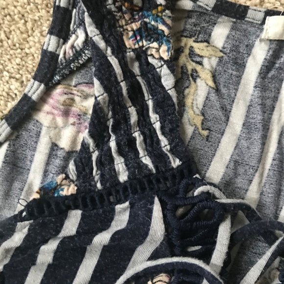 🍂5/10$!! Cute Striped/Floral Tank - Picture 11 of 11